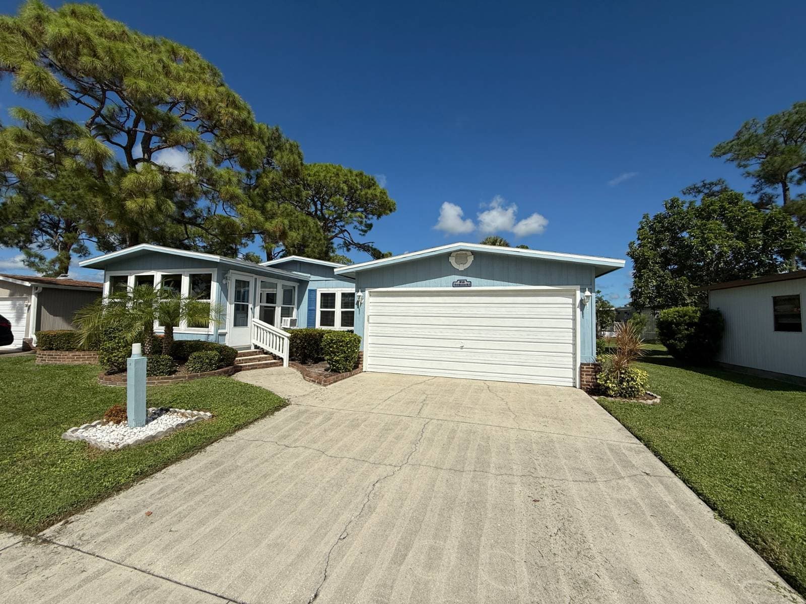 Manufactured home in NORTH FT MYERS, FL 33903