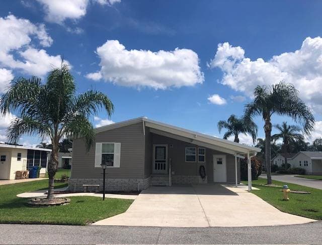 Manufactured home in Winter Haven, FL 33881