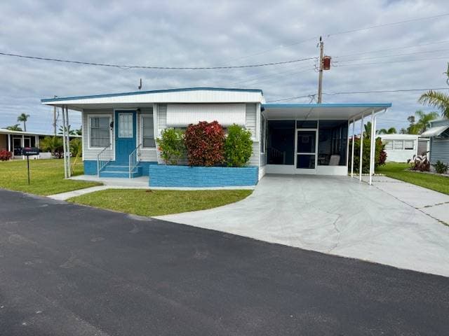 Manufactured home in Fort Myers, FL 33905