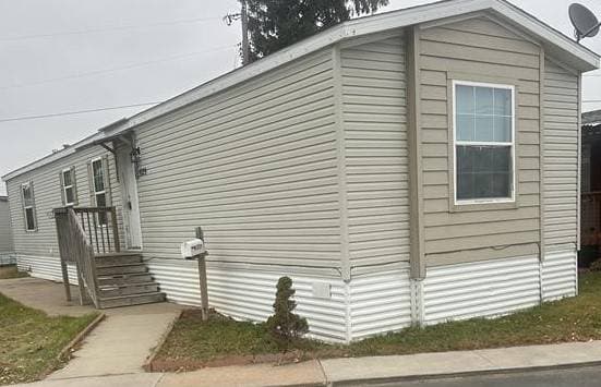 Manufactured home in Fridley, MN 55432
