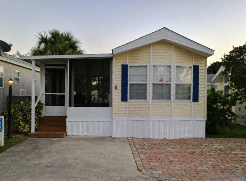 Manufactured home in St Augustine, FL 32080