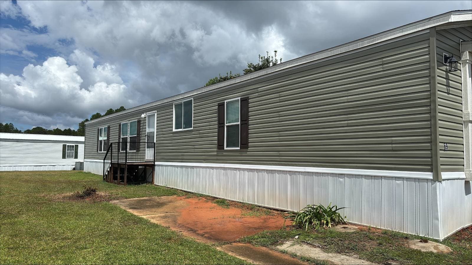 Manufactured home in Ocean Springs, MS 39564