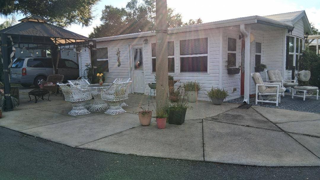 Manufactured home in Lady Lake, FL 32159