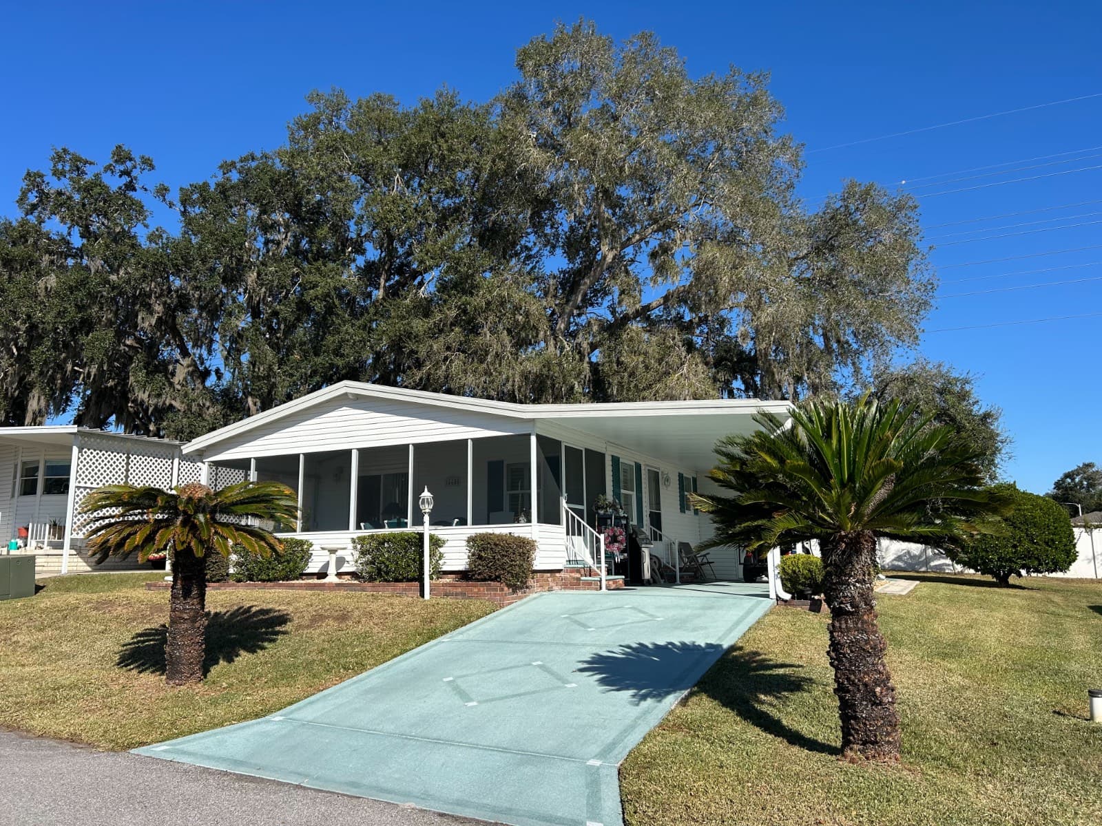 Manufactured home in Zephyrhills, FL 33541