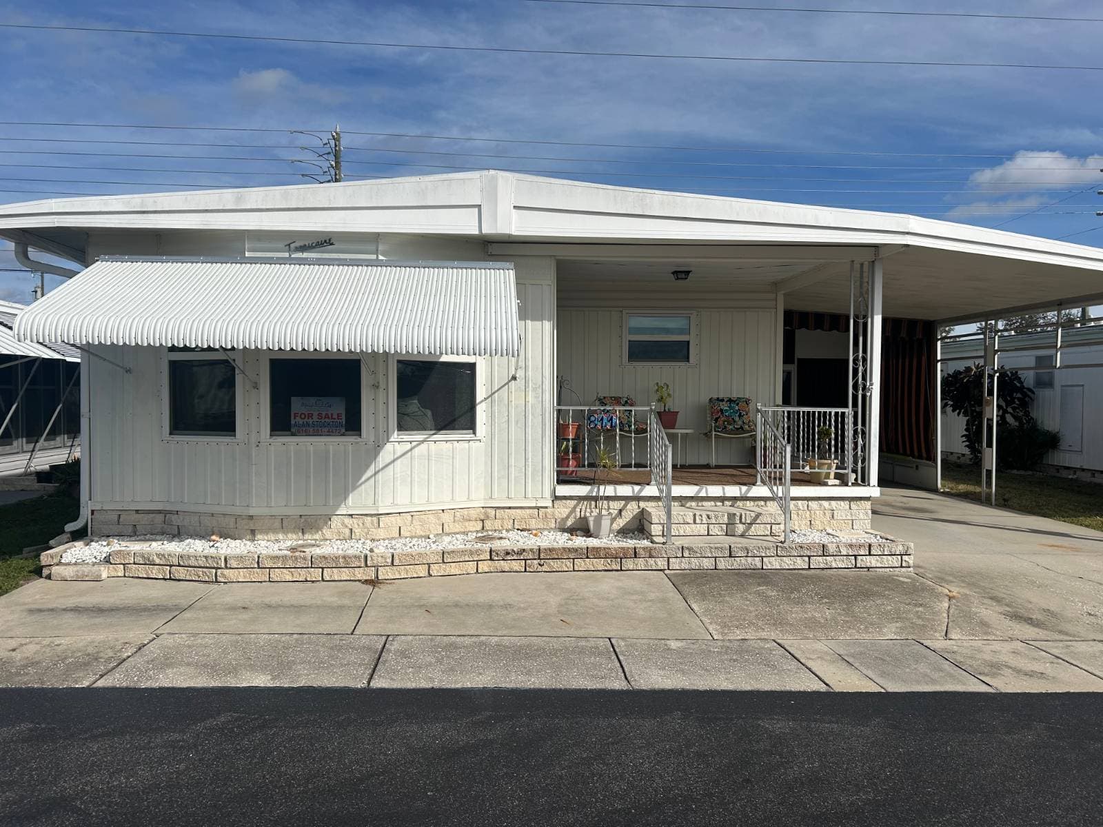 Manufactured home in Dunedin, FL 34698