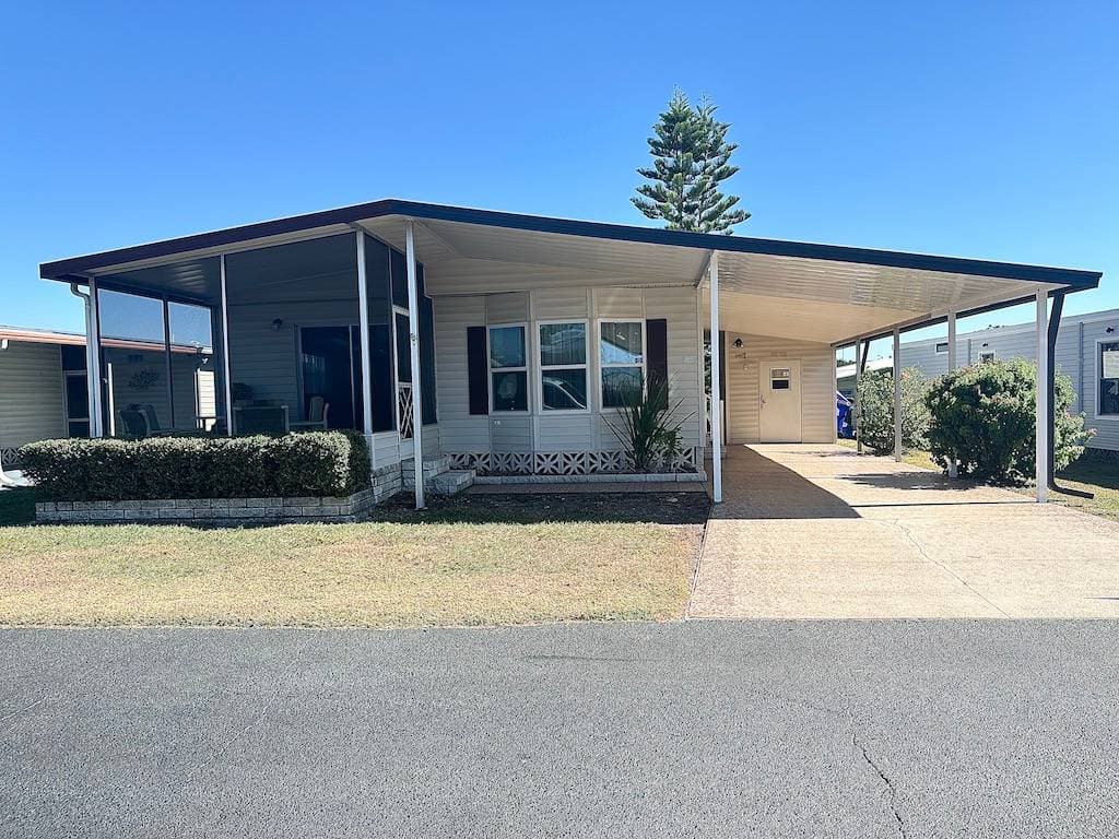 Manufactured home in Lakeland, FL 33805