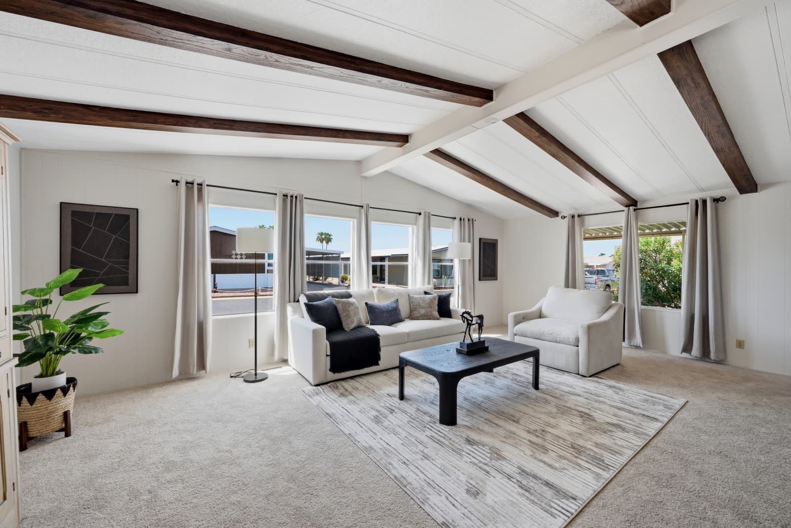 Manufactured home in Mesa, AZ 85215