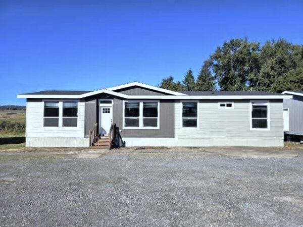 Manufactured home in Oregon City, OR 97045