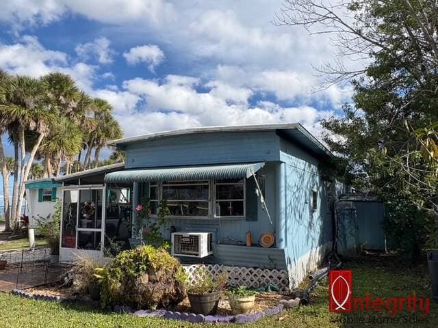 Manufactured home in Titusville, FL 32780