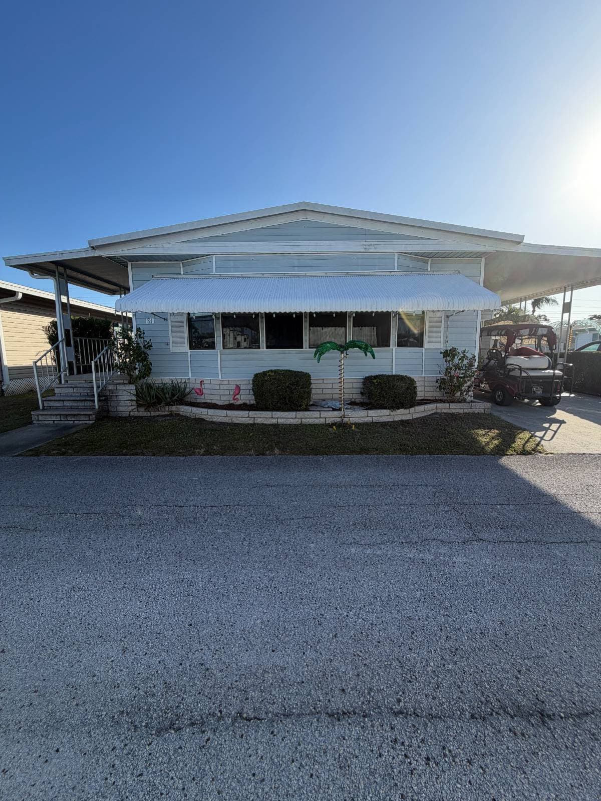 Manufactured home in Saint Petersburg, FL 33702