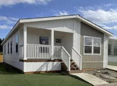 Manufactured home in Newberg, OR 97132