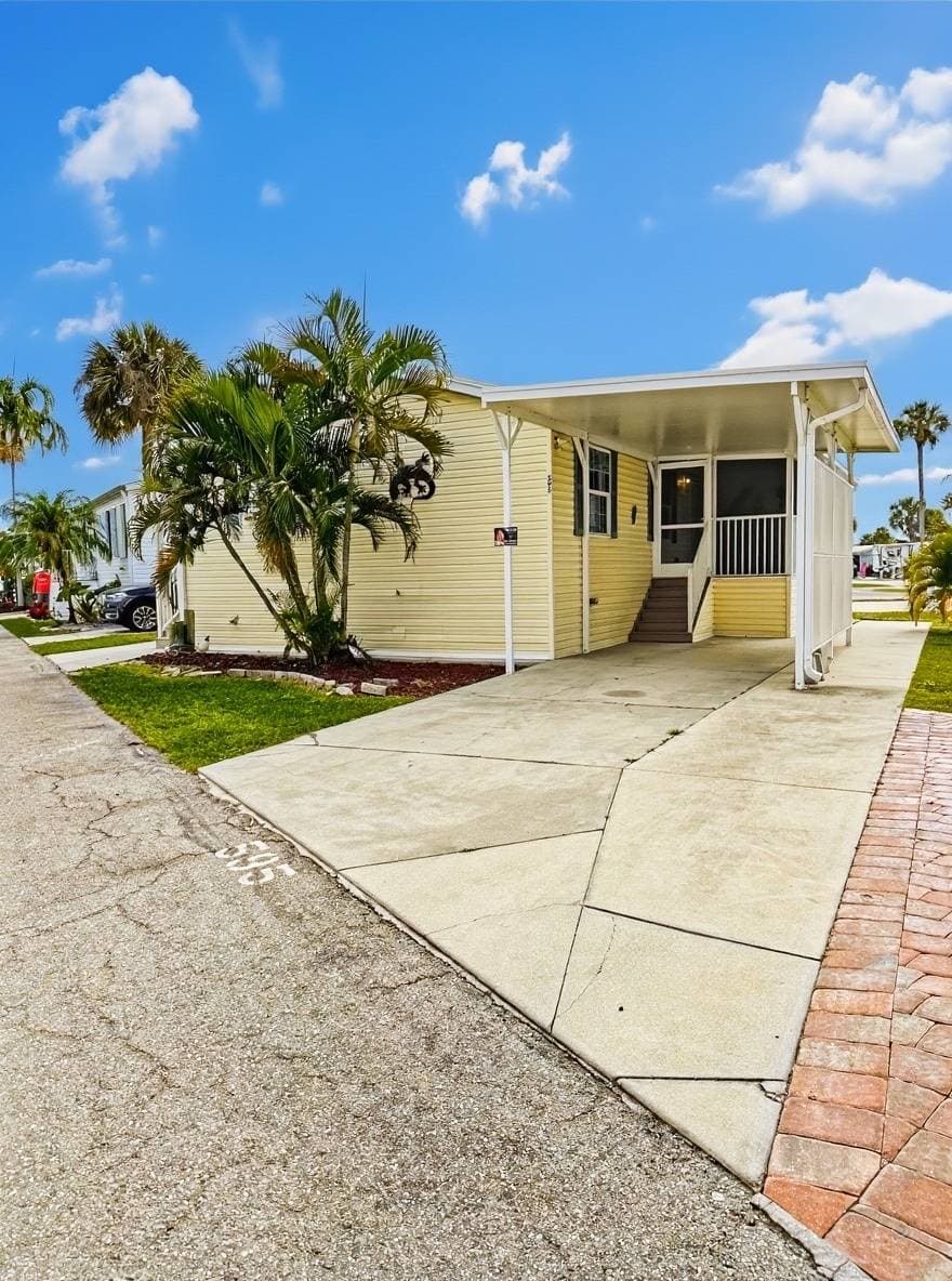 Manufactured home in Fort Myers Beach, FL 33931
