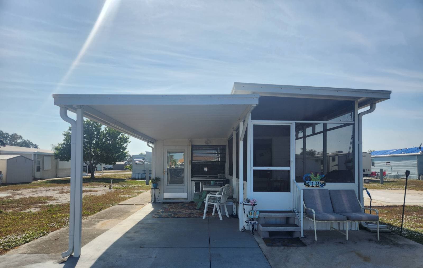 Manufactured home in Ruskin, FL 33570