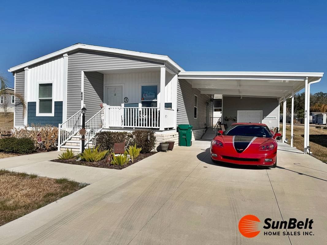 Manufactured home in Lady Lake, FL 32159