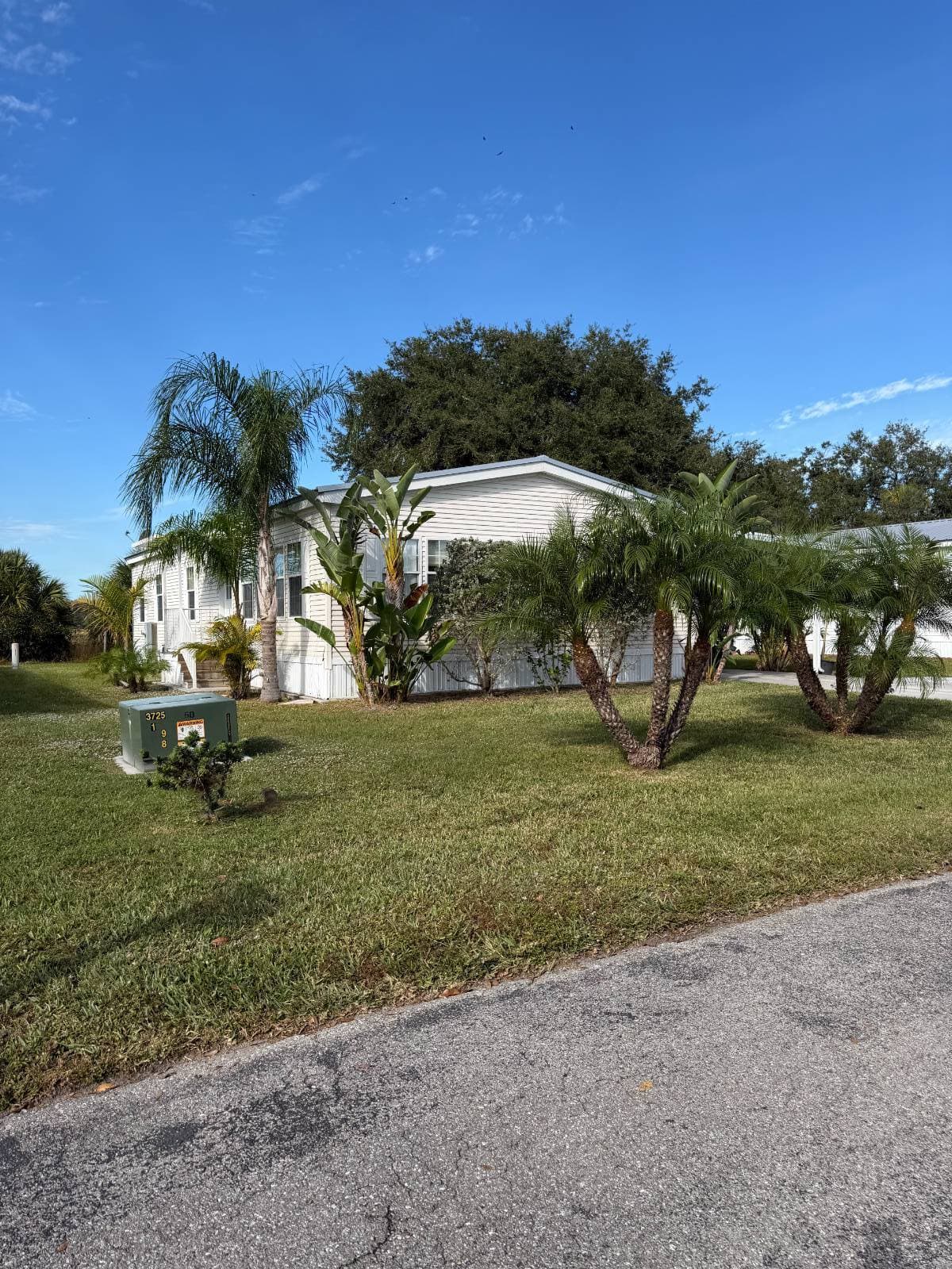 Manufactured home in Labelle, FL 33935