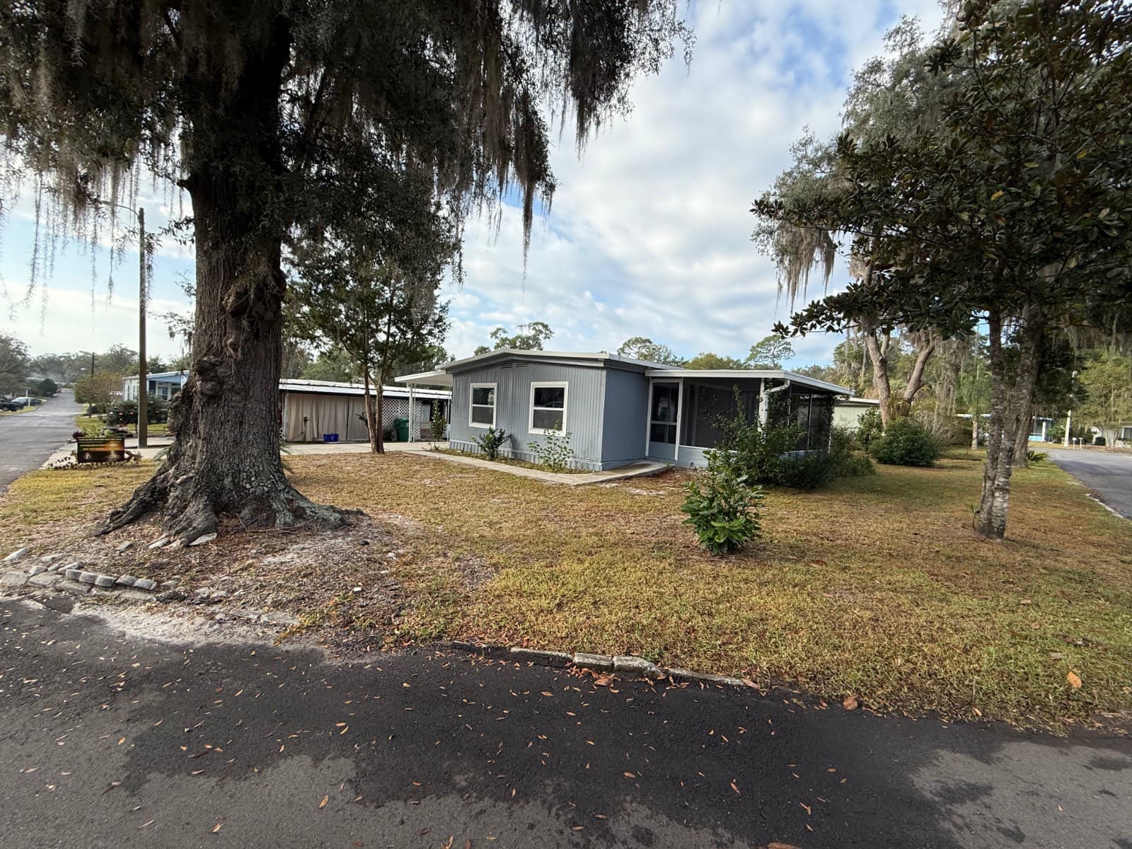 Manufactured home in Deland, FL 32724
