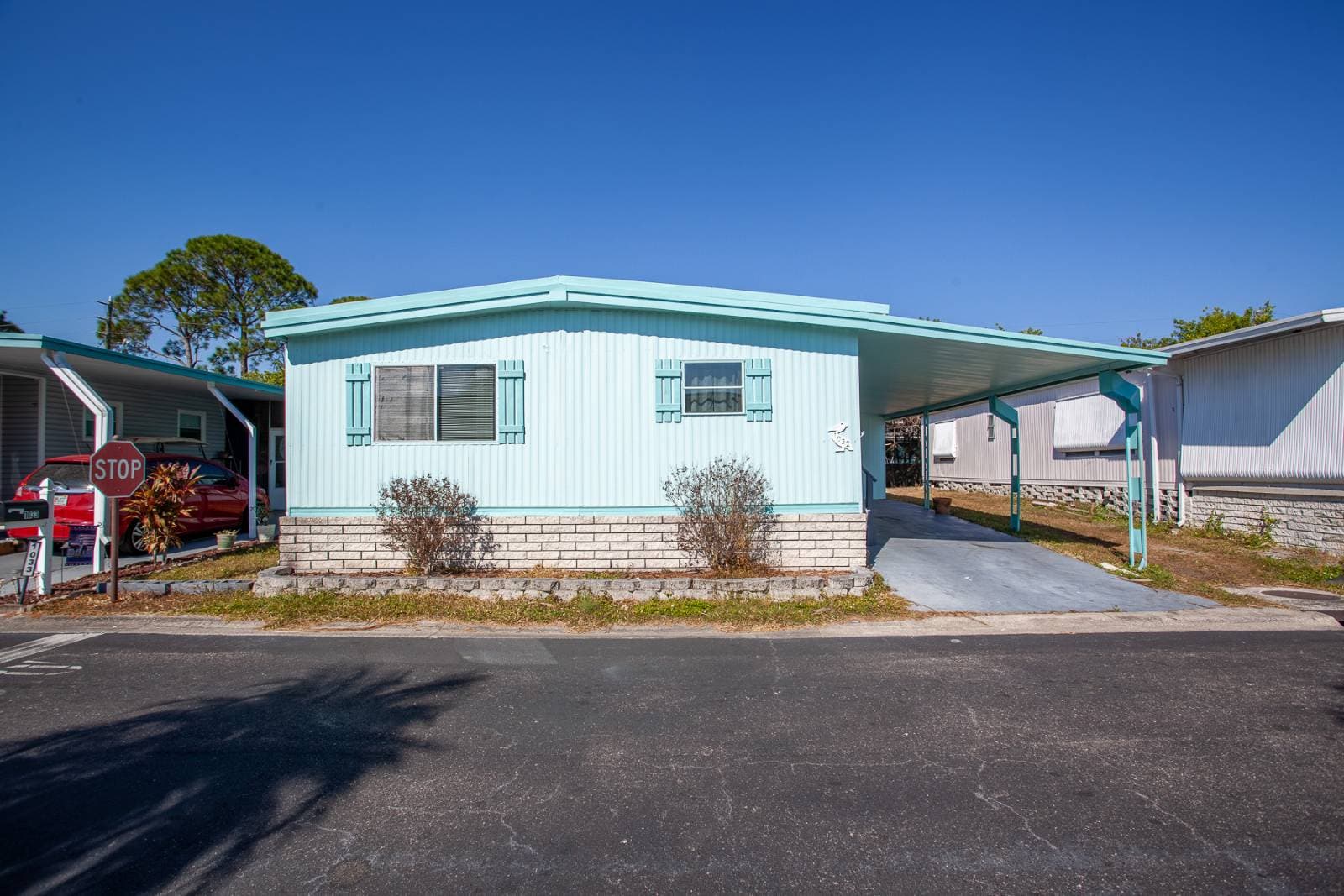Manufactured home in Saint Petersburg, FL 33702