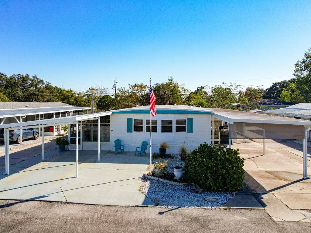 Manufactured home in Frostproof, FL 33843