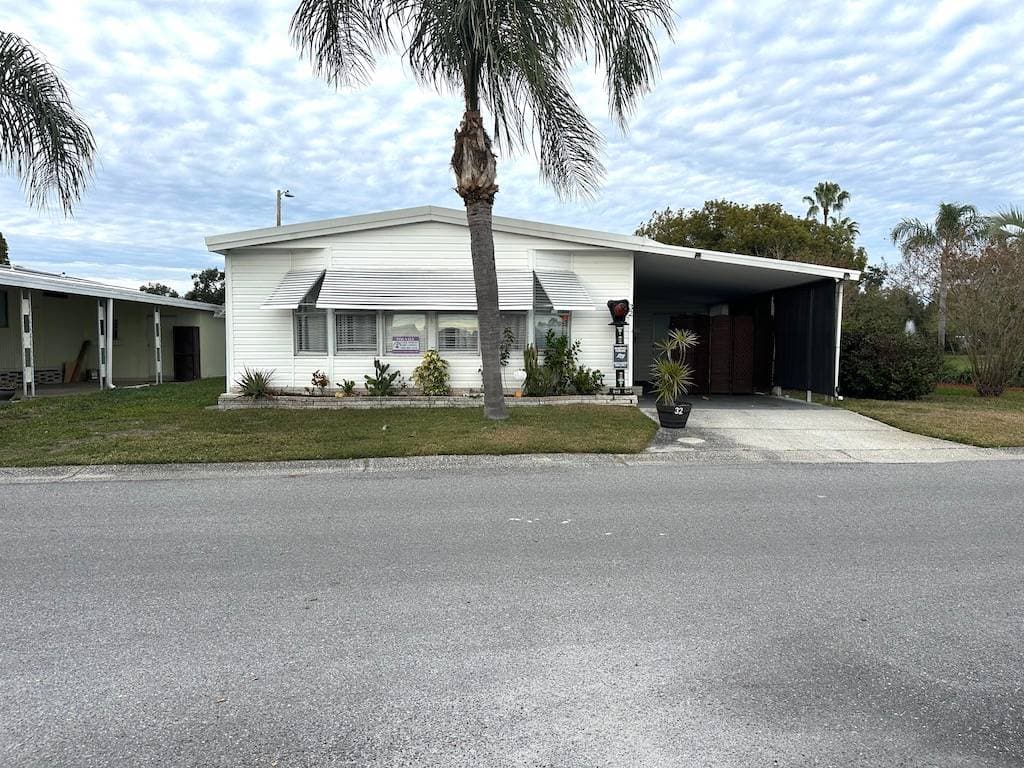 Manufactured home in Lakeland, FL 33803
