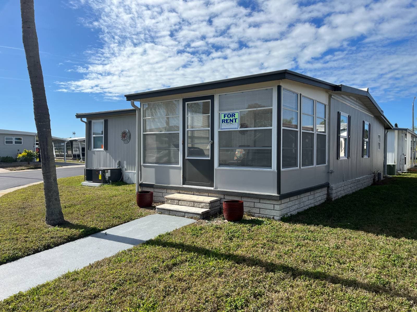 Manufactured home in Largo, FL 33773