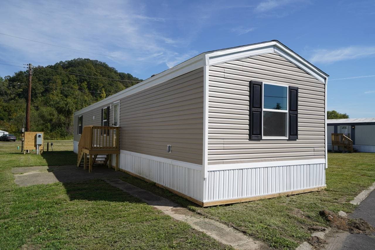 Manufactured home in Ironton, OH 45638