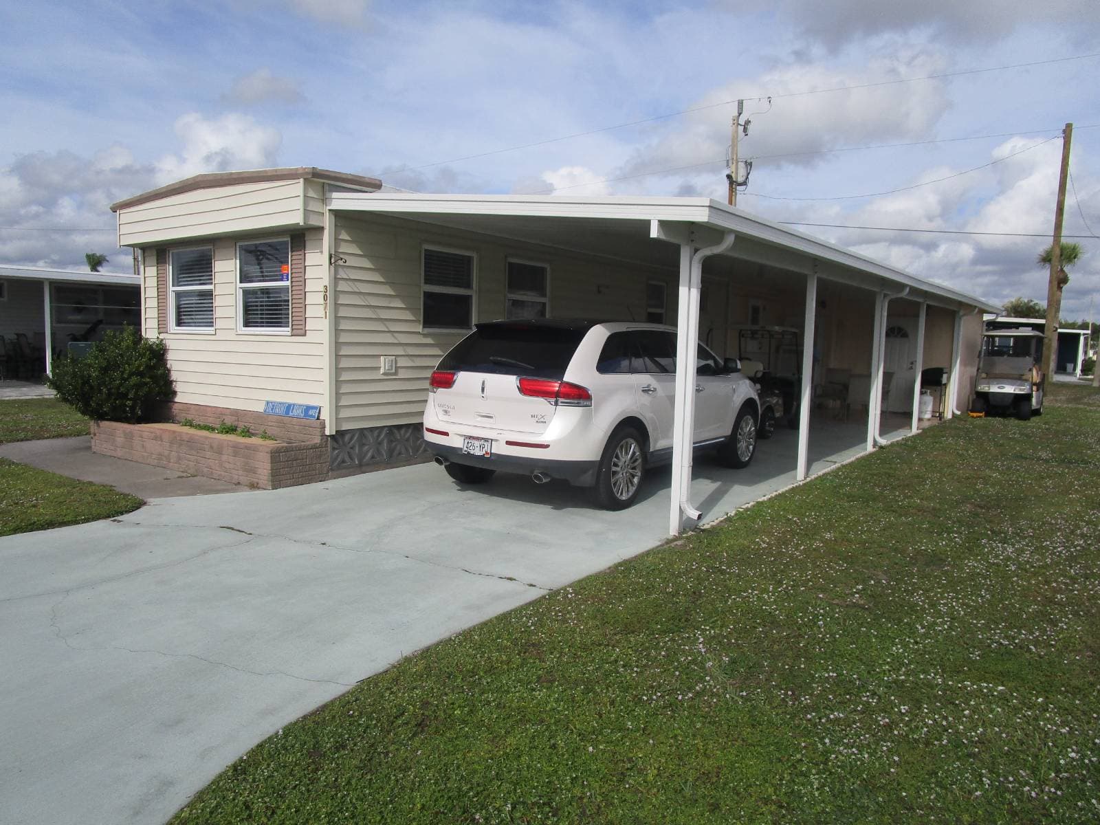 Room for 2+ cars