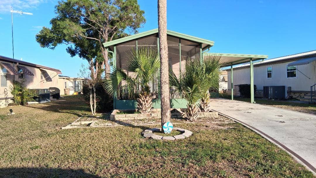 Manufactured home in Fruitland Park, FL 34731