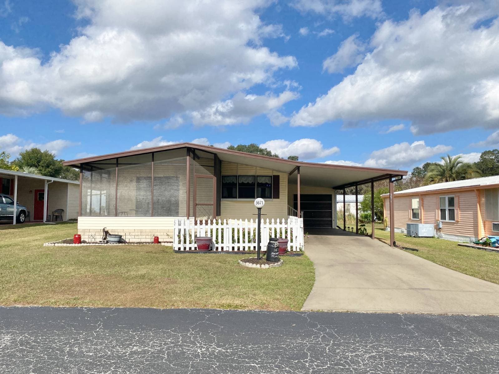 Manufactured home in Ocala, FL 34474
