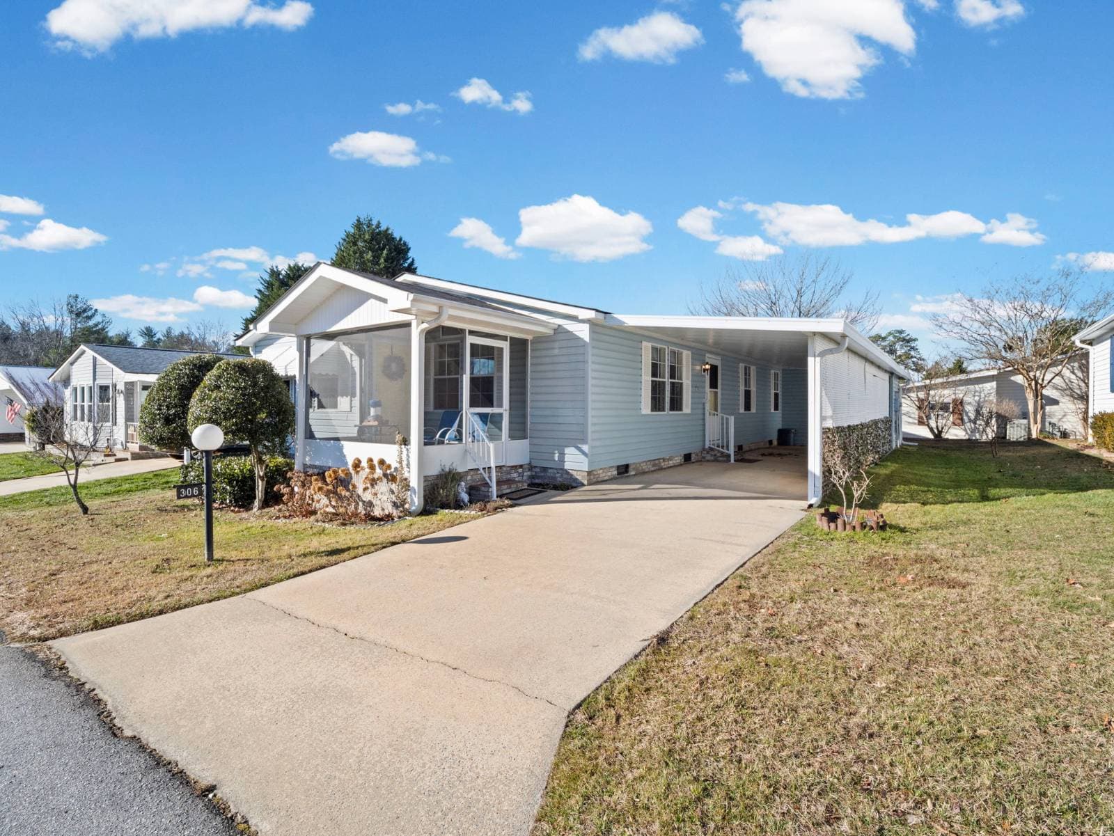 Manufactured home in Hendersonville, NC 28792