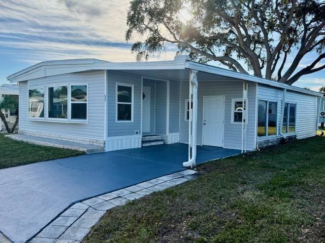 Manufactured home in Largo, FL 33771