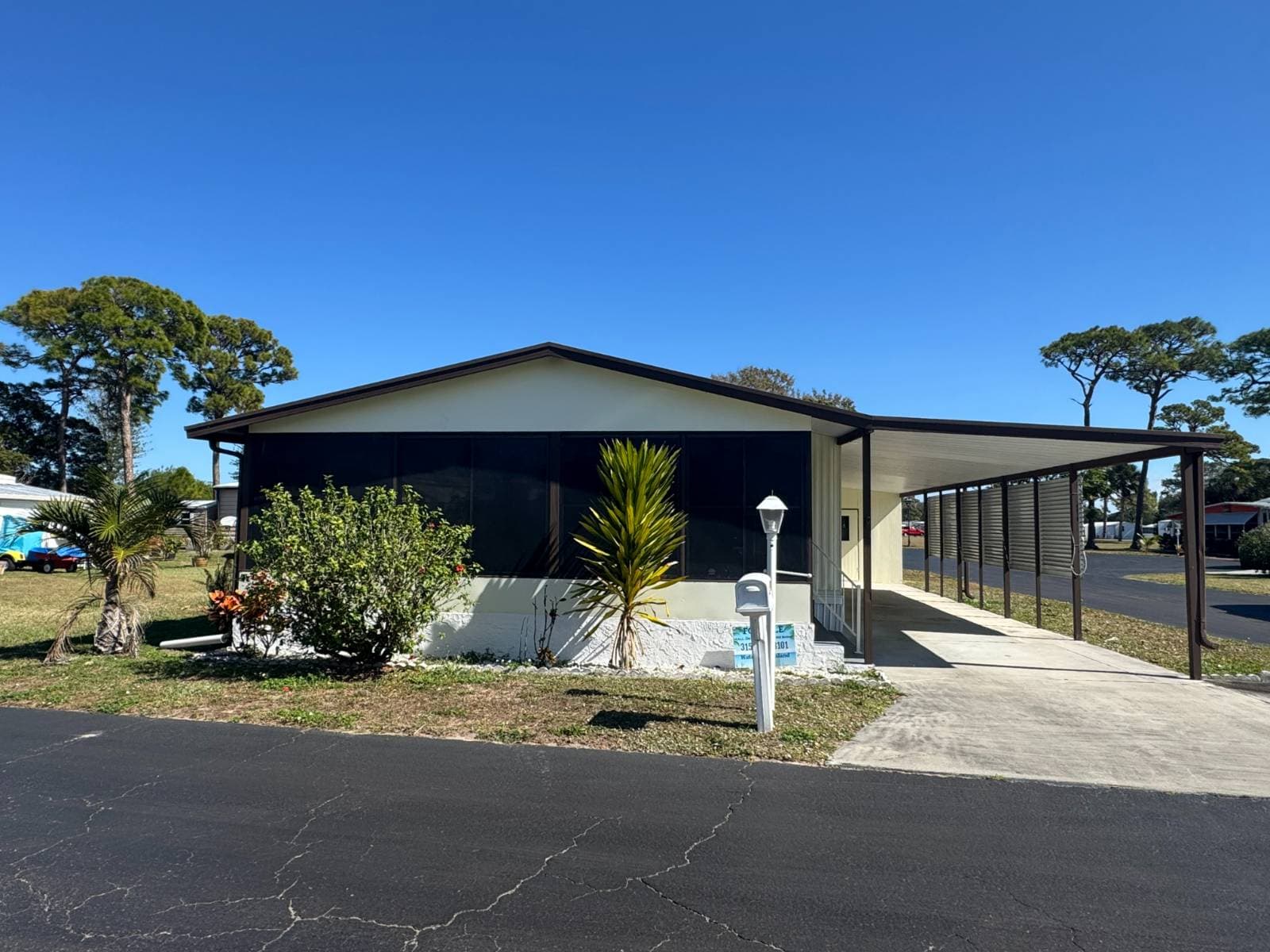Manufactured home in Fort Pierce, FL 34946