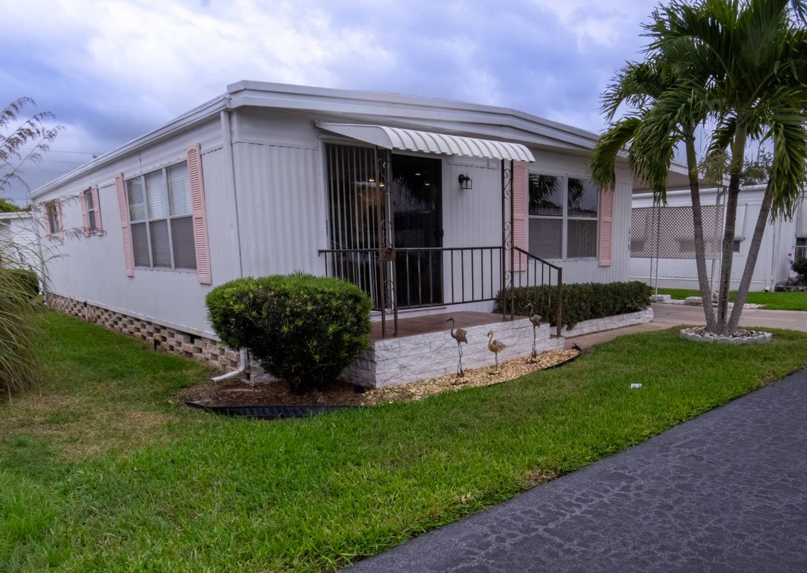 Manufactured home in Naples, FL 34112
