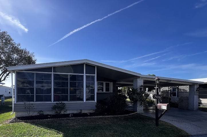 Manufactured home in Winter Haven, FL 33881