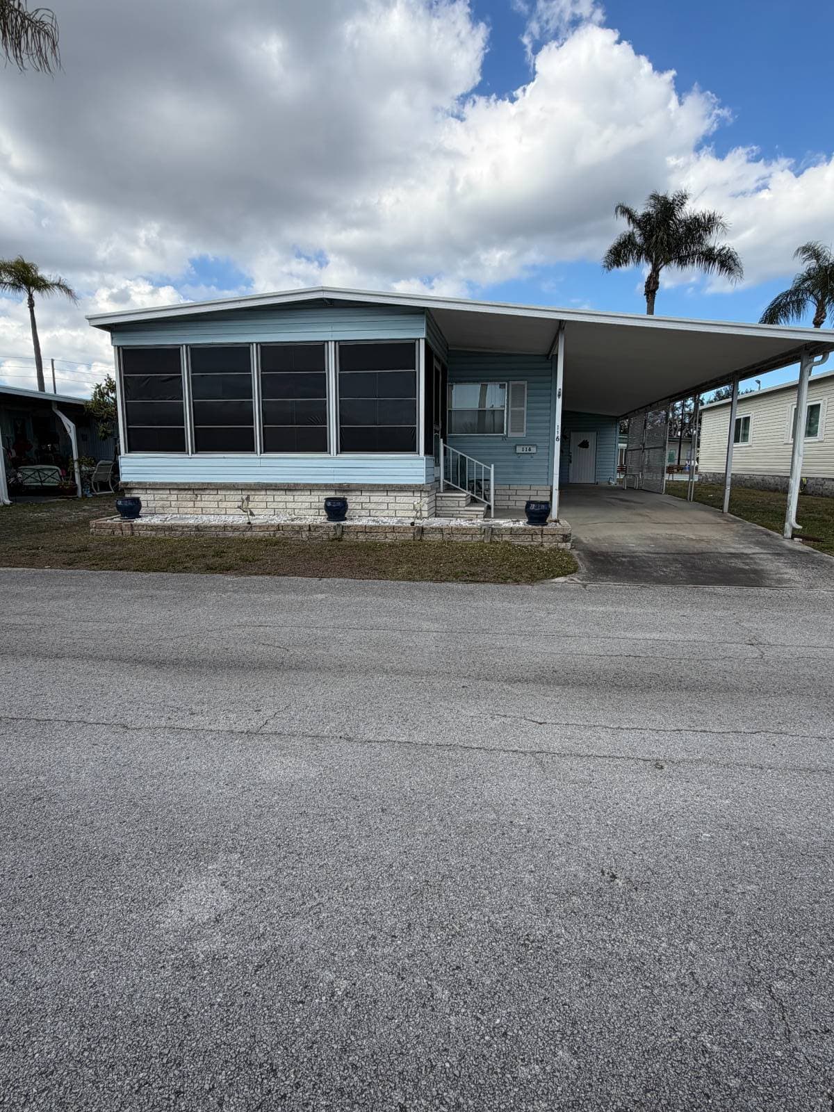 Manufactured home in Saint Petersburg, FL 33702