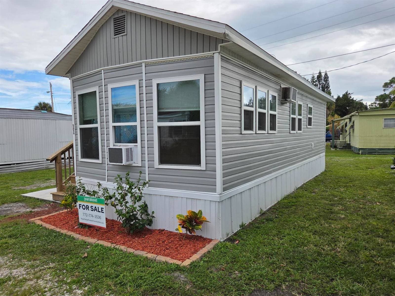 Manufactured home in Vero Beach, SC 32967