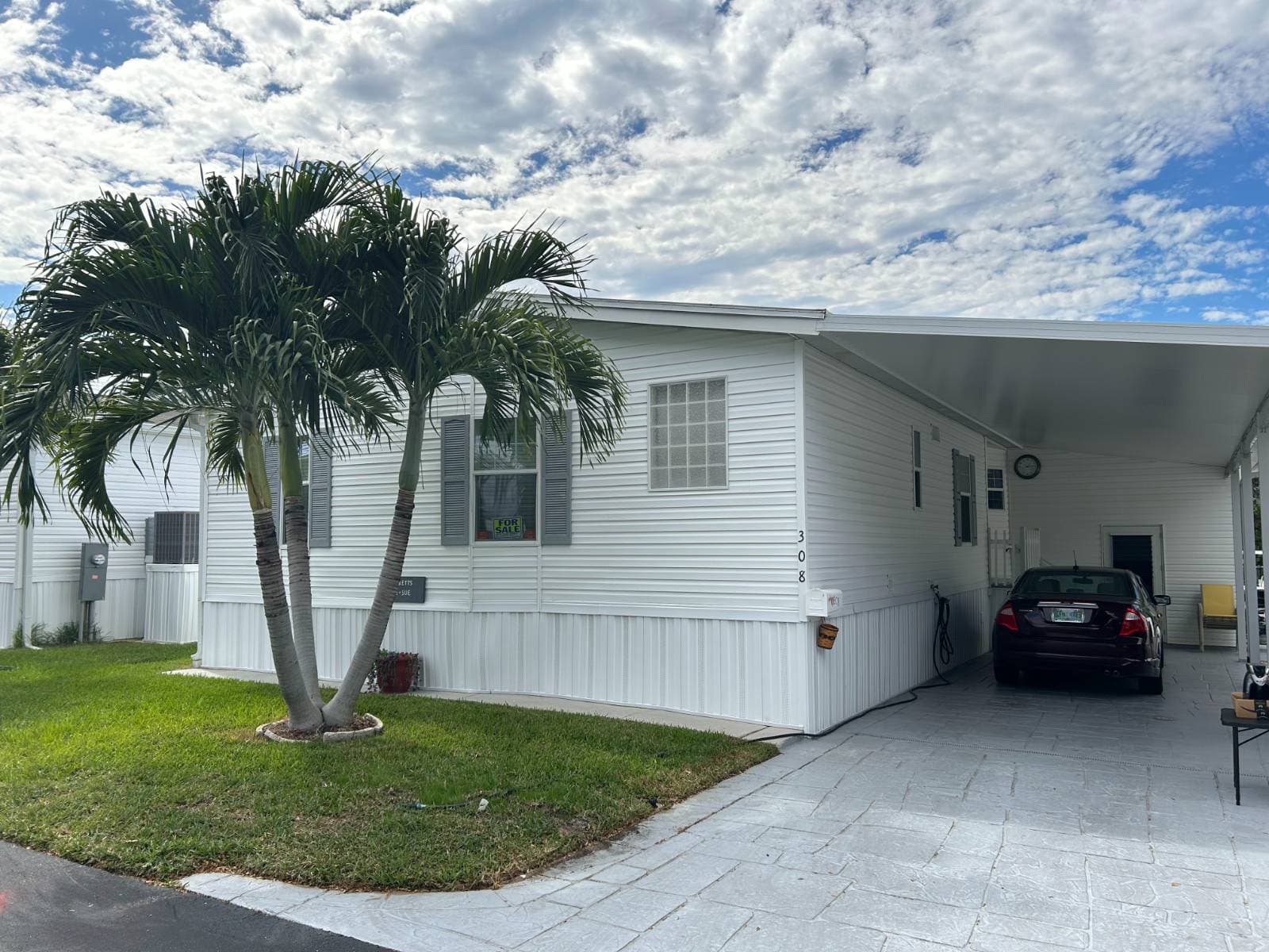 Manufactured home in Naples, FL 34112