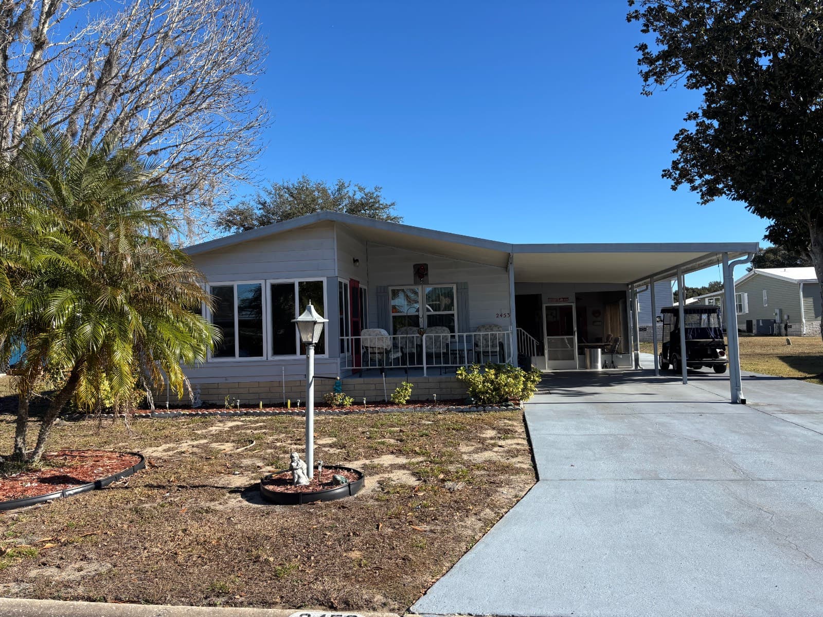 Manufactured home in Grand Island, FL 32735