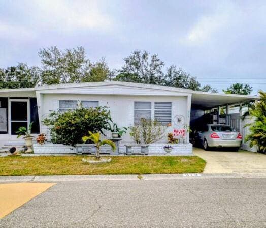 Manufactured home in Bradenton, FL 34207