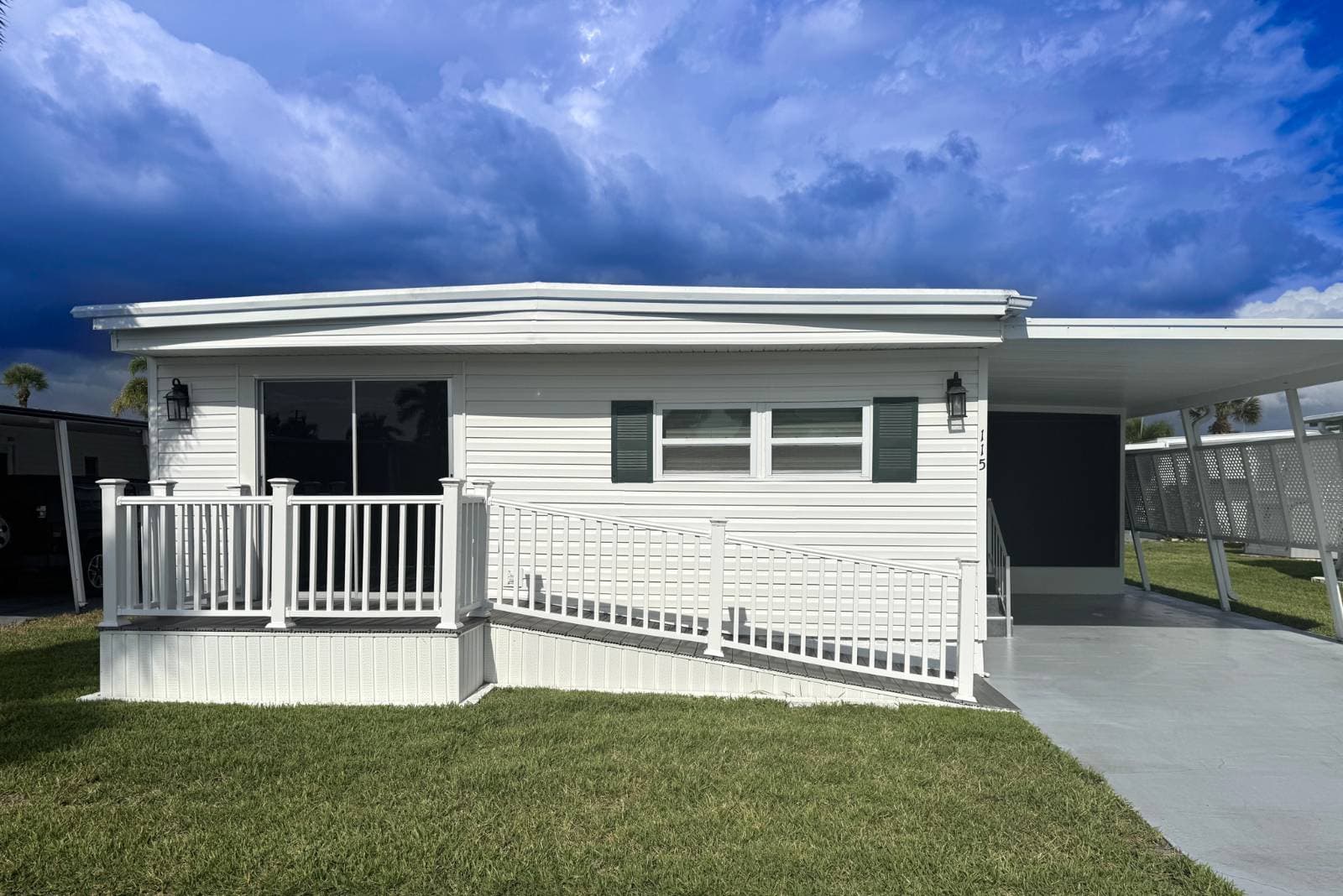 Manufactured home in Naples, FL 34112