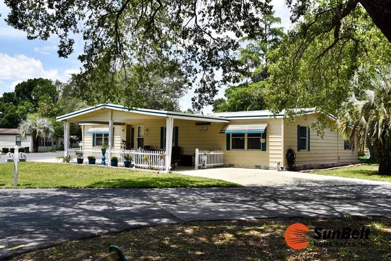 Manufactured home in Ocala, FL 34472