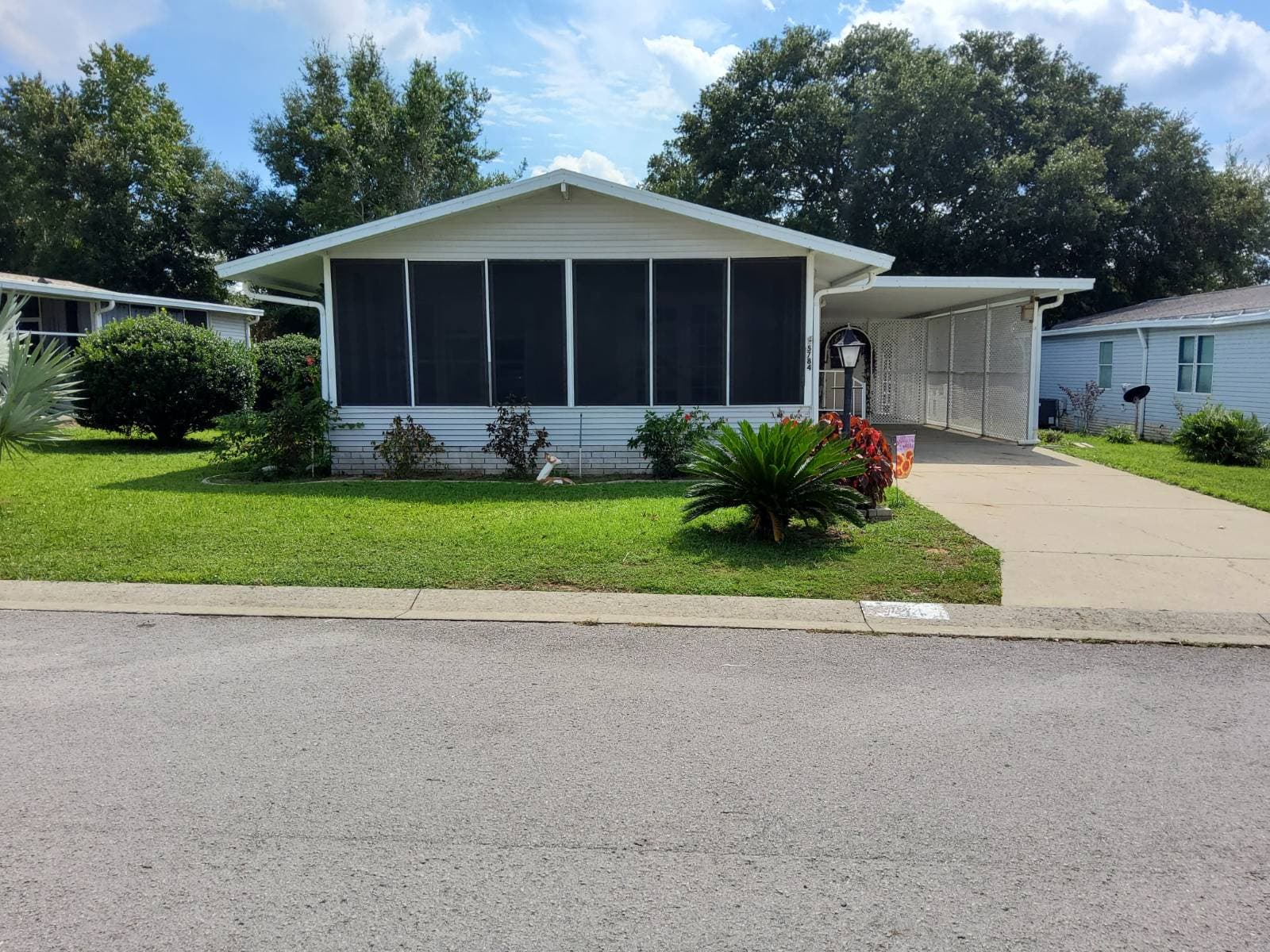 Manufactured home in Ocala, FL 34474