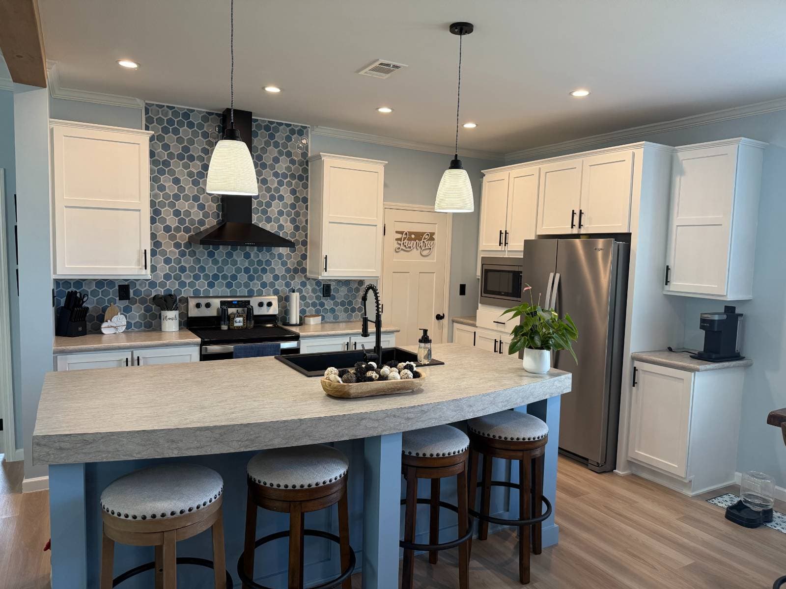 Manufactured home in Lake Suzy, FL 34269