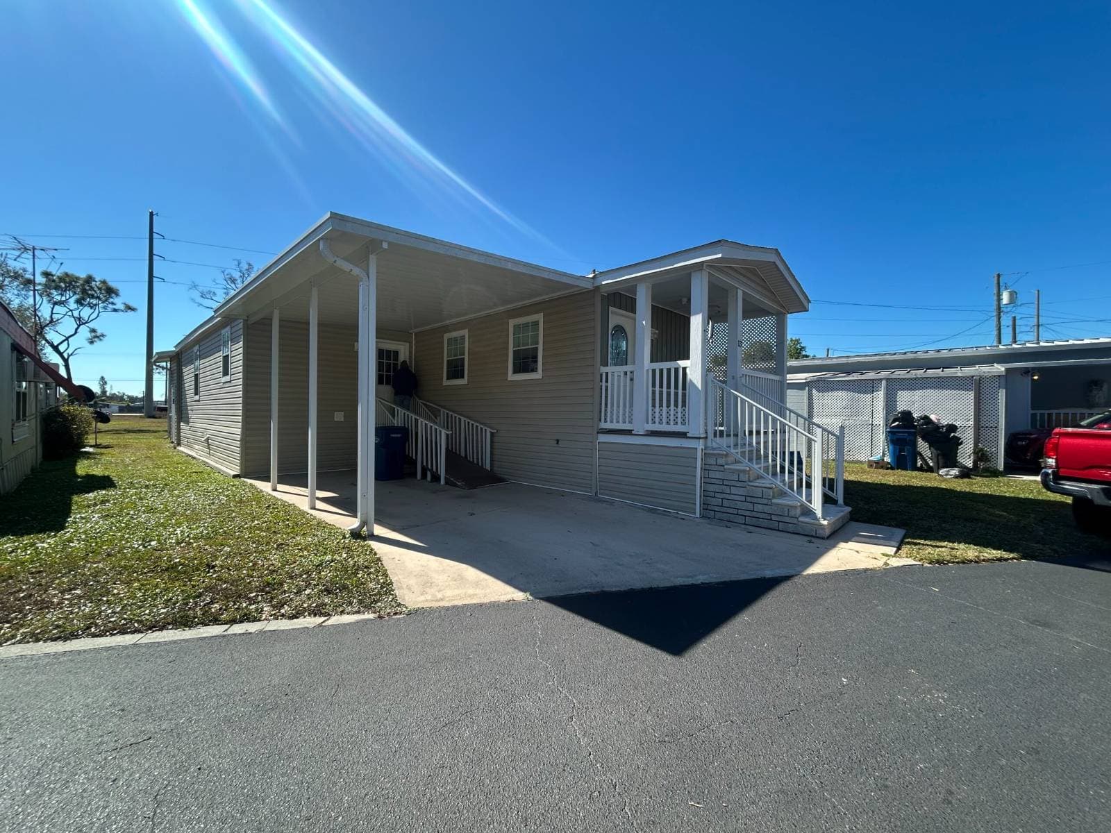 Manufactured home in Bradenton, FL 34203