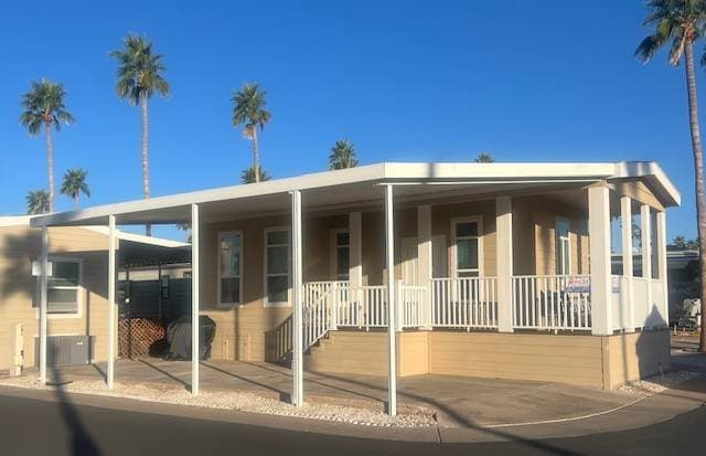 Manufactured home in Mesa, AZ 85205