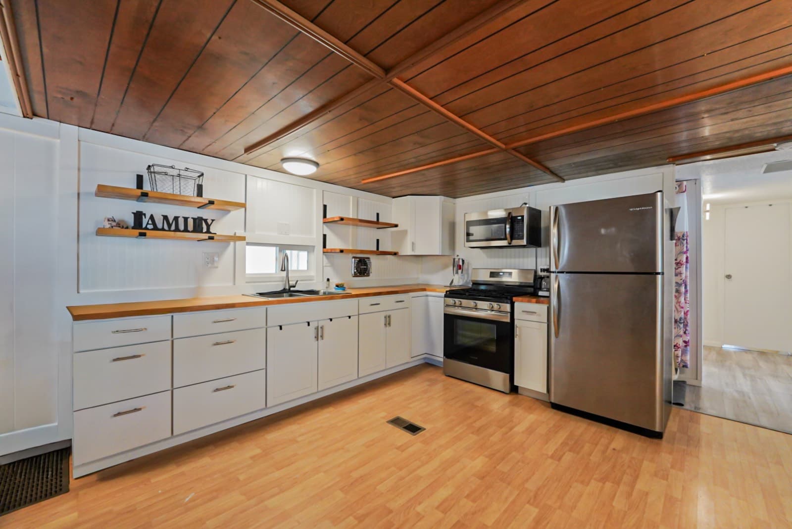 Manufactured home in Yuma, AZ 85364