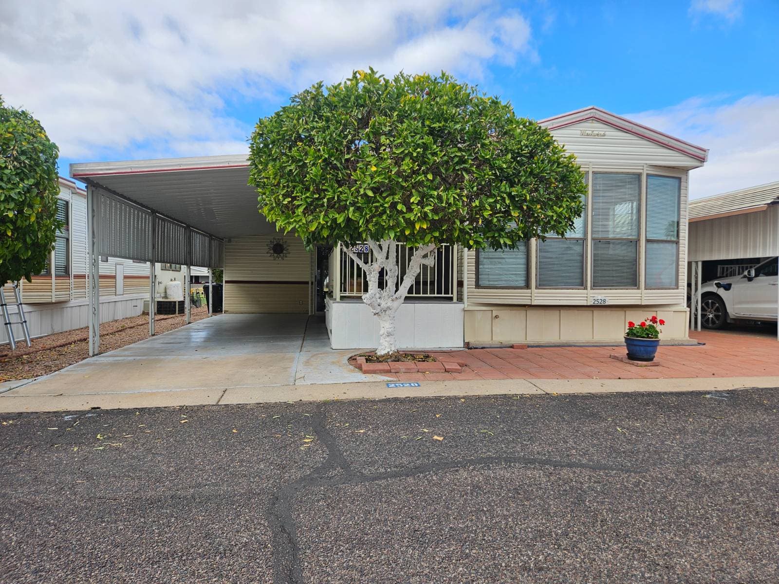 Manufactured home in Mesa, AZ 85207