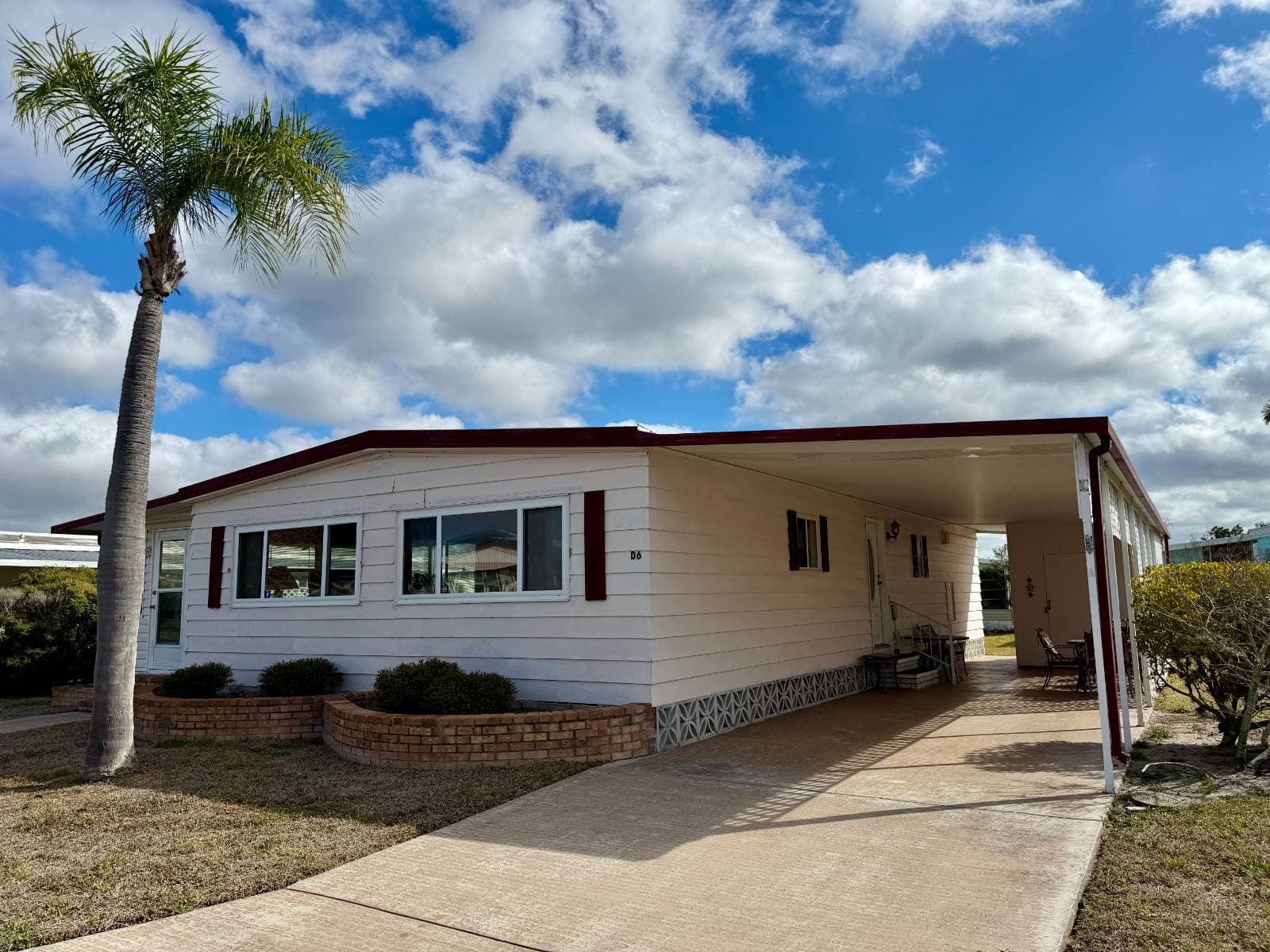Manufactured home in Bradenton, FL 34207