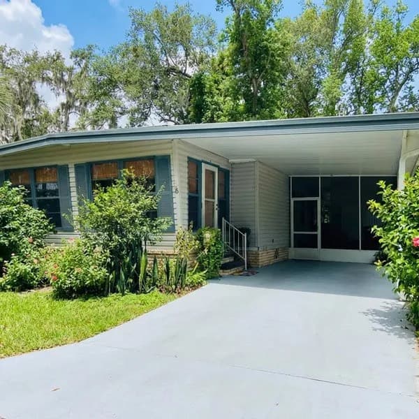 Manufactured home in Leesburg, FL 34748