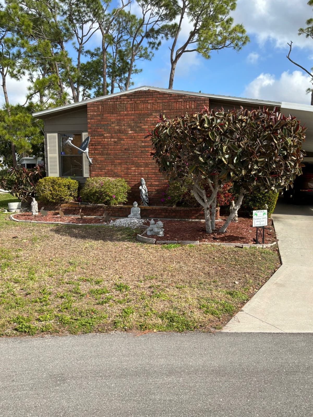 Manufactured home in North Ft Myers, FL 33903