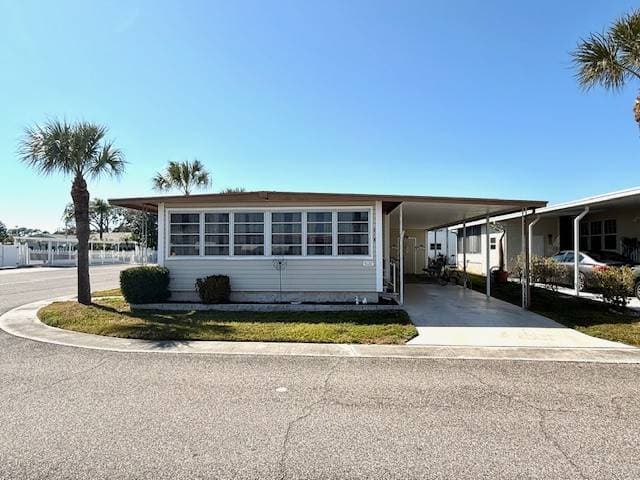 Manufactured home in Largo, FL 33771